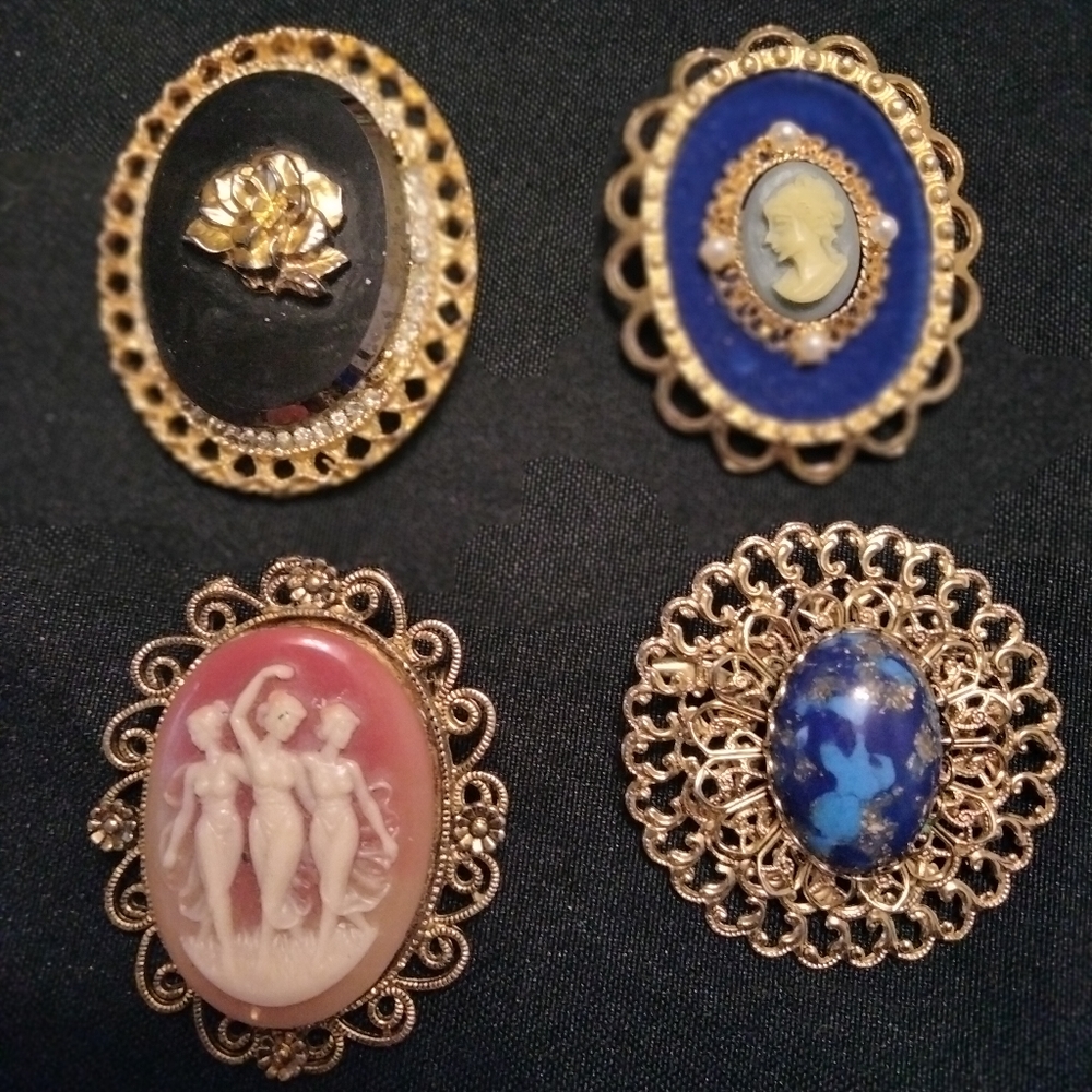4 vintage brooches